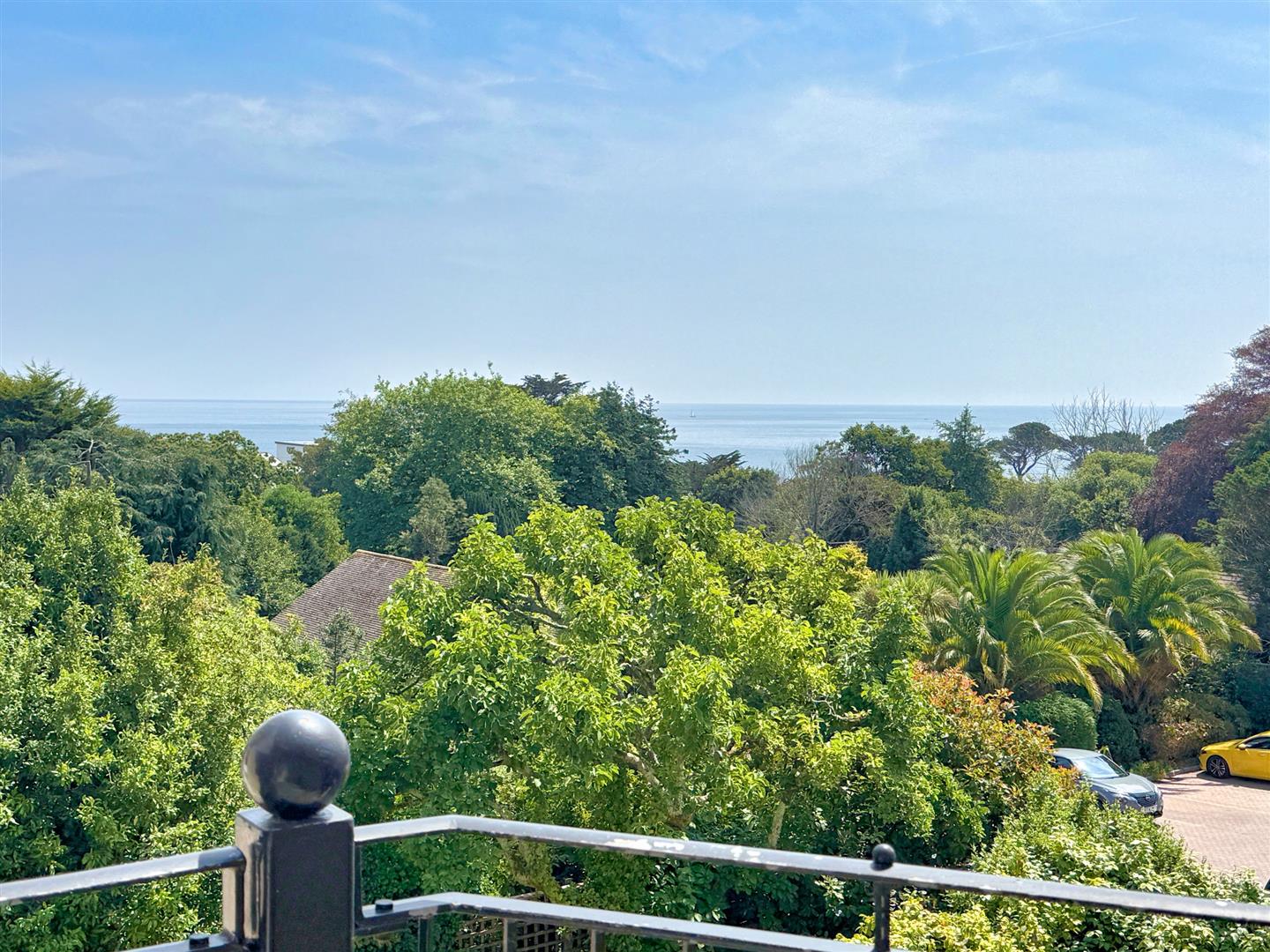 2 bed property in Sea View Court, Falmouth